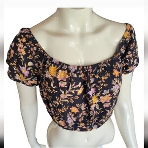 🏷️3/$15 Bundle Deals Size Large Floral Crop Top